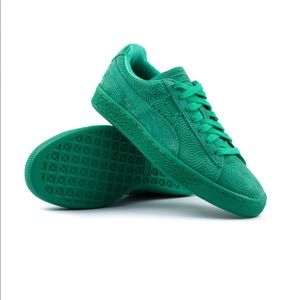 PRE-OWNED: Puma Classic Suede (Women’s) Sneakers
